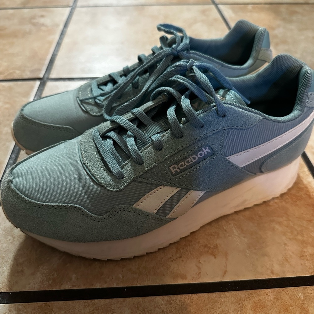 Reebok women’s classic Harmon platform sneakers